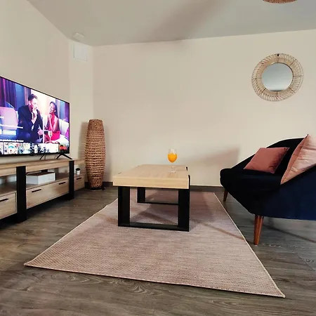 Hébergement de vacances La Bulle Romantique, Avec Jacuzzi Privatif *