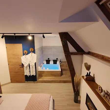 Holiday home La Bulle Romantique, Avec Jacuzzi Privatif *